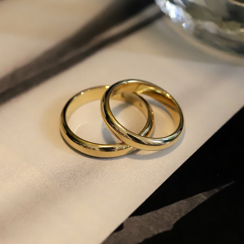 YANHUI Never Fade Fine Gold Color Gloss Stainless Steel Ring Simple Round 4mm Wedding Band Rings for Women and Men Couple Gift